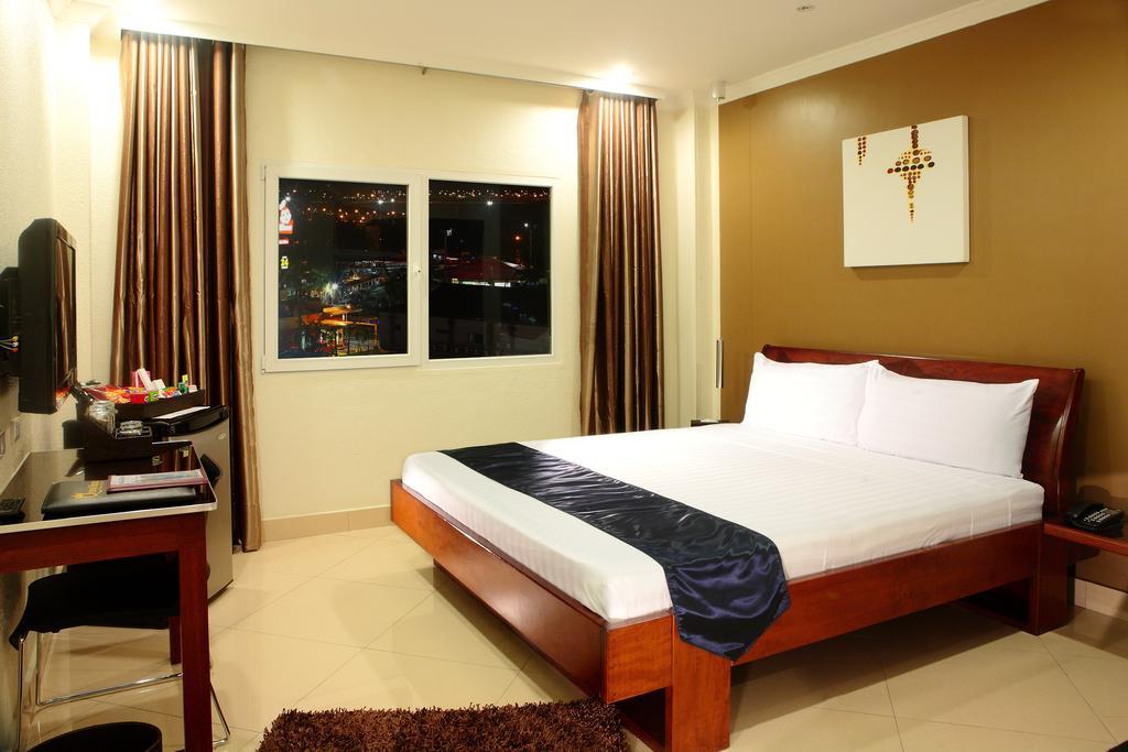 Queens Hotel Angeles City Экстерьер фото